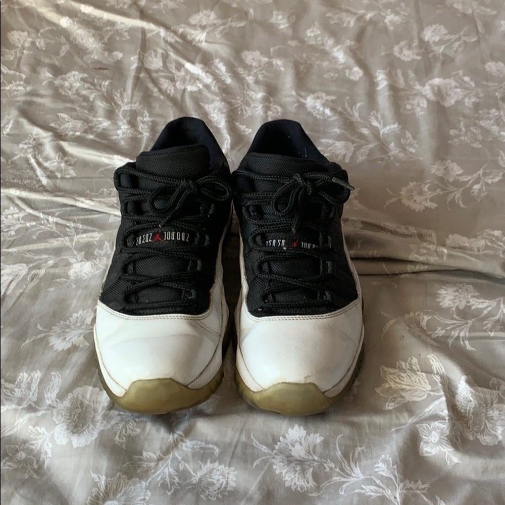 Air Jordan 11 reverse concord lows